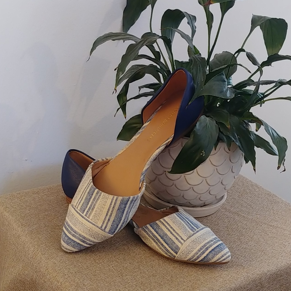 Tommy Hilfiger blue and white point flats
